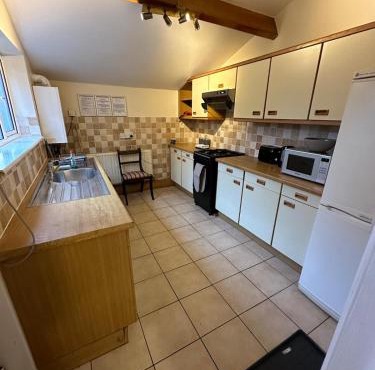 Large 6 Bedroom House In The Centre with lots of road parking