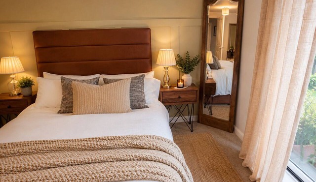 Large double room - guest house style .Ideal for professionals or event reveller