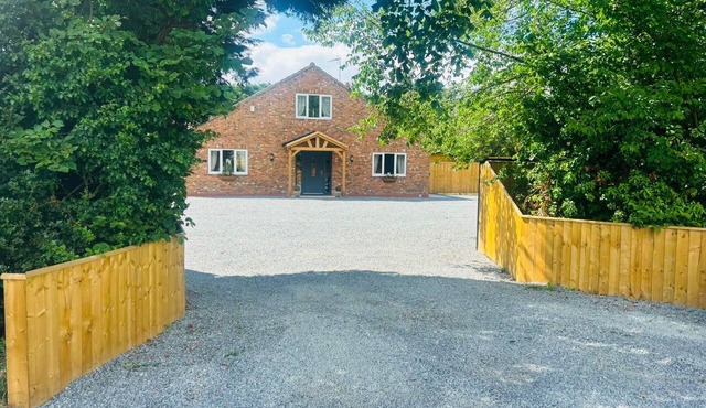 Lavender Cottage - Sleeps 12+ Hot Tub, Games Room, Pet Friendly