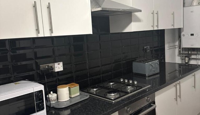 Lawson house Tv with Sky sports close to beach, football stadium, town centre