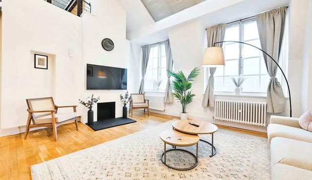 Light and Airy Central London Apartment
