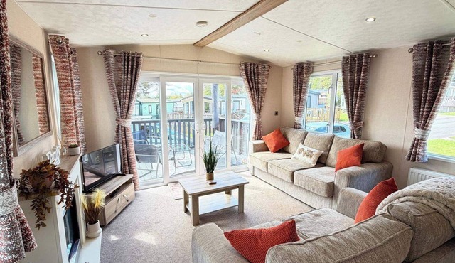 Lillardsedge Luxury Apartment Sleeps 6 with Parking
