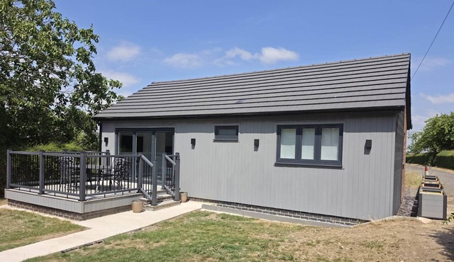 Linden Farm Lodge. Relax, recharge and enjoy the best of rural Warwickshire.