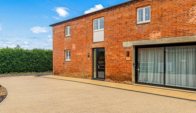 Loft 1 - One bedroom house with parking