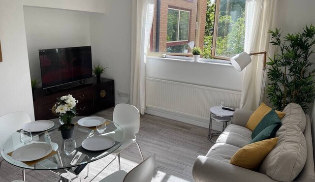 London Central 2 Bathroom Flat with Free Parking