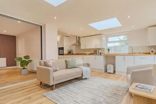 Loughborough Luxe Bungalow Retreat Sleeps 6