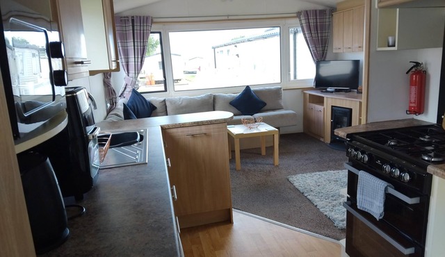 Lovely 6 berth caravan at Sand Le Mere, Yorkshire ref 71022E