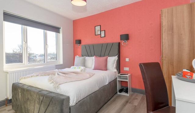 Lower Wortley 3 - Couples Haven with a Shared Kitchen - Pass the Keys