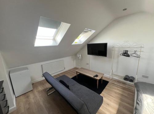 LT 1-2 Studio Apartment - Free St Parking