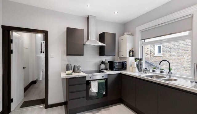 Luxurious Evergreen Flat Sleeps 4
