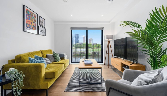 Luxury 2 Bed, 2 Bath Apartment