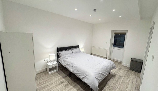 Luxury 3 BR Retreat 5 min to Elizabeth Line