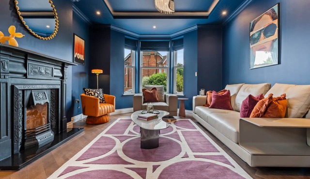 Luxury 8 Bed House | Games Room | Private Parking