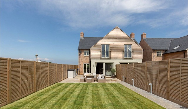 Luxury House | No.1 The Hides
