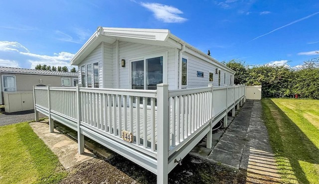 Luxury lodge with decking in Hunstanton at Manor Park ref 23144K