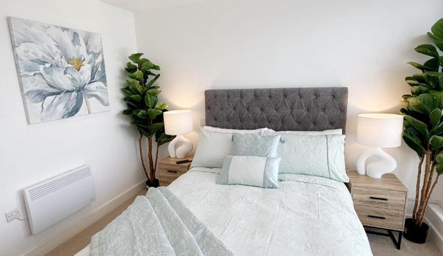 Luxury Penthouse with Private Hot Tub Overlooking Leeds City Centre