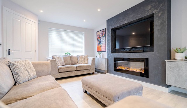 Lytham St Annes FY8 | 3BR Home | Near Blackpool