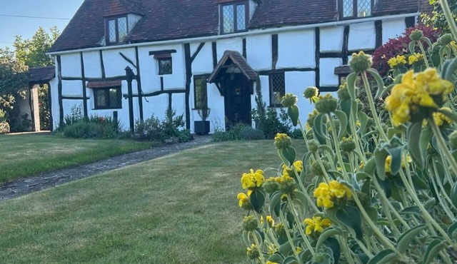 Magical 16th Century Tudor Cottage-M40, NEC, Warwick Castle, Stratford Upon Avon