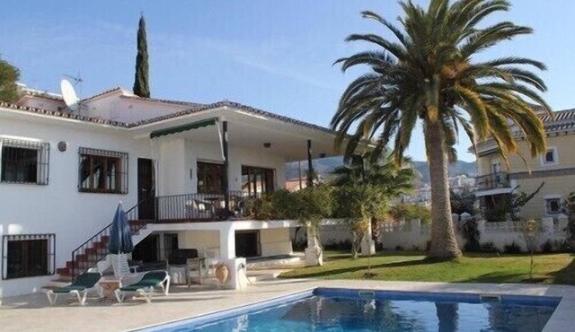 Magnificent seven bedroom detached villa in Nerja town with private pool in Nerja