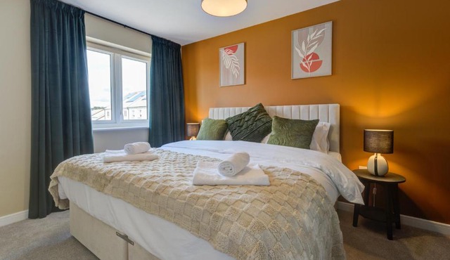 Marriott House sleeps 5 in Bourne with parking