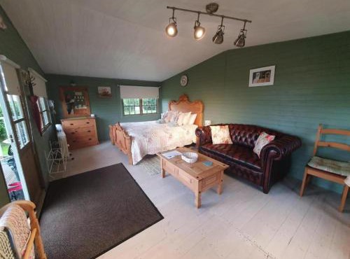 Marshland Alpacas Glamping Lodge
