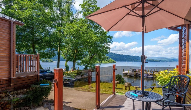 Mere Lodge - On the shores of Windermere with Lake Views