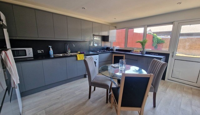 Milton Keynes Modern Retreat