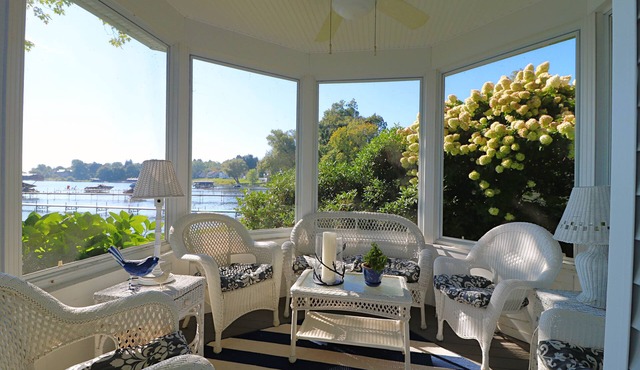 Mimi's Lakefront Cottage in Chautauqua