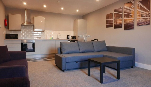 Modern 1 bed apartment on edge of city centre 4