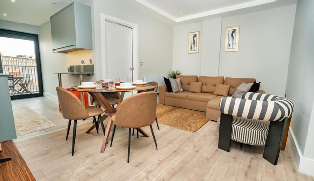 Modern 1 Bedroom Apartment in Leicester w Balcony