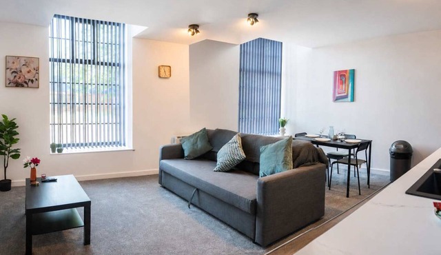 Modern 1 Bedroom Apartment in Derby with Parking