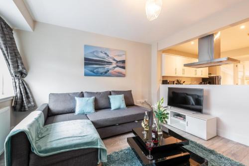 Modern 2-Bed, 2-Bath Bungalow in Dartford