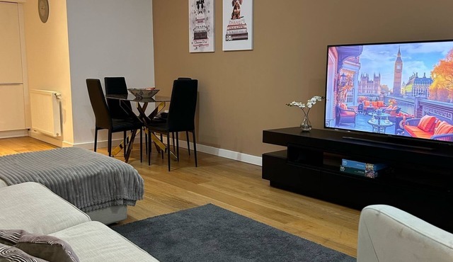 Modern 2-Bedroom Flat Near Wembley - 9 Minutes from Park Royal Station