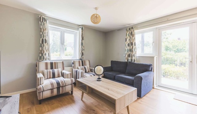 Modern 2BDR Home Near Elizabeth Line and Heathrow
