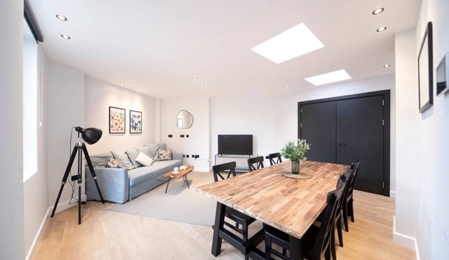 Modern 2Bed/2Bath Duplex - Quiet and Spacious