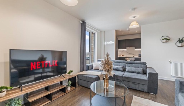 Modern 2BR - 4 Stops to Wembley - Sleeps 8