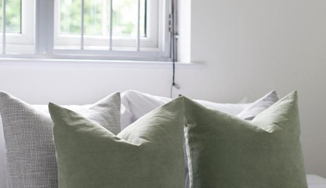 Modern 2BR Flat with 3 Beds Urban Getaway - Cherry