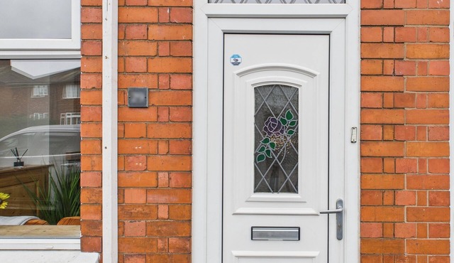 Modern 2BR Near Uni & Hospital w|Parking