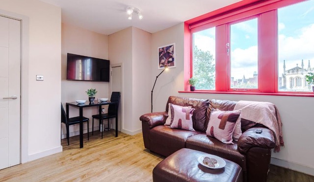 Modern 2BR near Wigan Town Centre