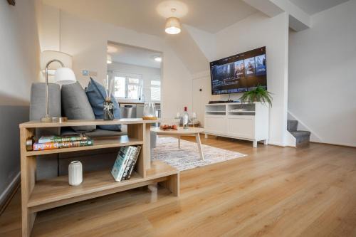 Modern 3-Bed House Central Melton Mowbray Free Parking