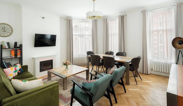 Modern 3BR Flat in Chelsea