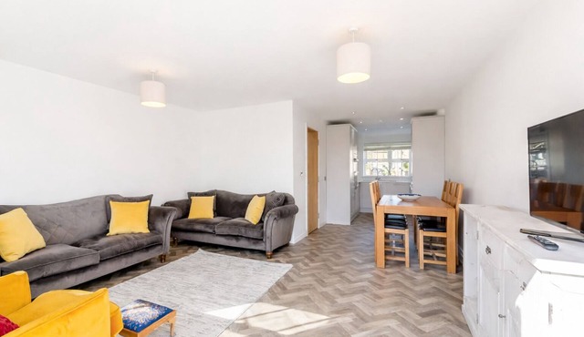 Modern 4-bed home near Thirsk| Ideal for Groups, Families & Work Stays