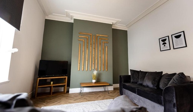 Modern 4Bed 2 Bath - Next to Stadium & City Centre