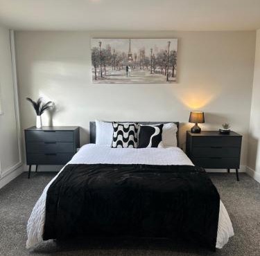 Modern 6 En-Suite Bedroom House Near Salt End.