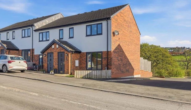 Modern Durham Retreat for Work & Leisure
