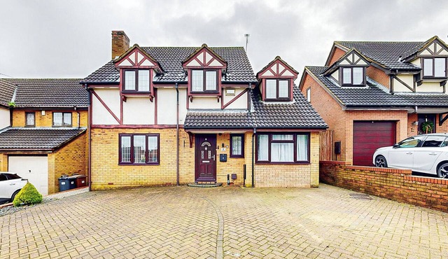 Modern Home, Sleeps 8, Parking, Garden