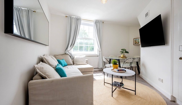 Modern London stay near Nothing Hill