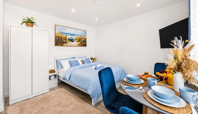 Modern serviced apartment, near Central London, Greenwich, O2, Canary Wharf - FREE Parking
