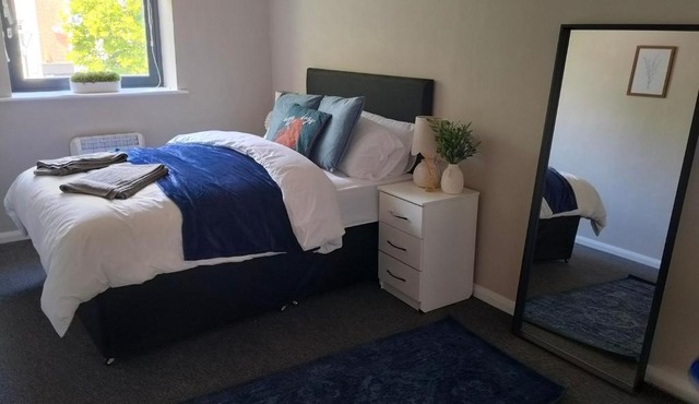 Modern Single-Floor Apartment - Sleeps 8