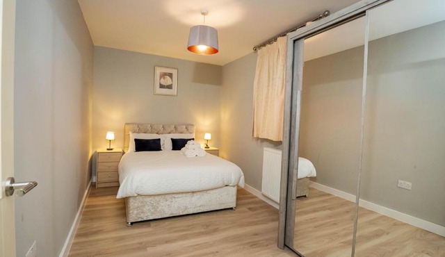 Modern Spacious 2 Bed Apartment Wolverhampton with Free Secure Parking